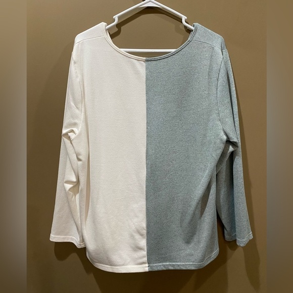 Shein Half Blue Half White Long Sleeve Thin Sweater V Neck Women’s 1X - Picture 5 of 6